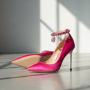 Priscilla décolleté